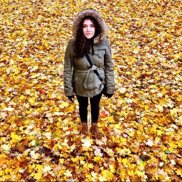 Meet your Posher, Julie - Picture 2 of 2